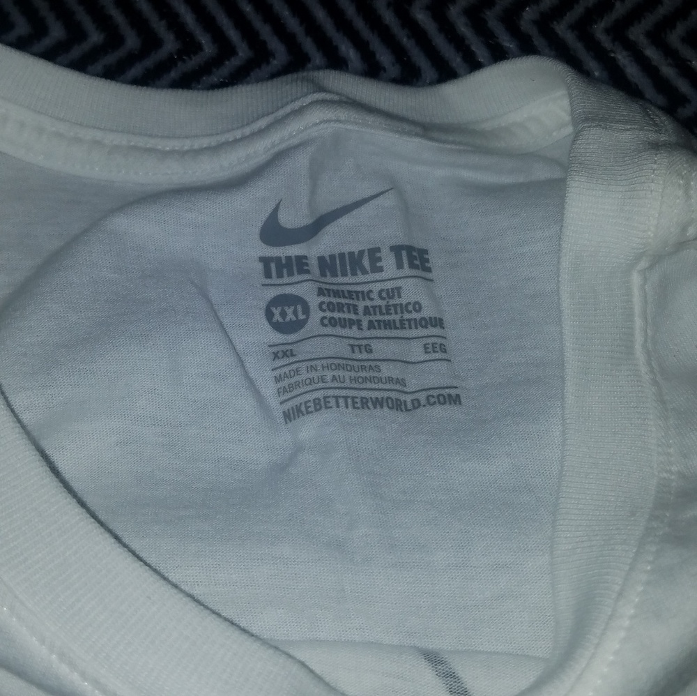 Mens Nike Graphic Tee - Picture 3 of 4